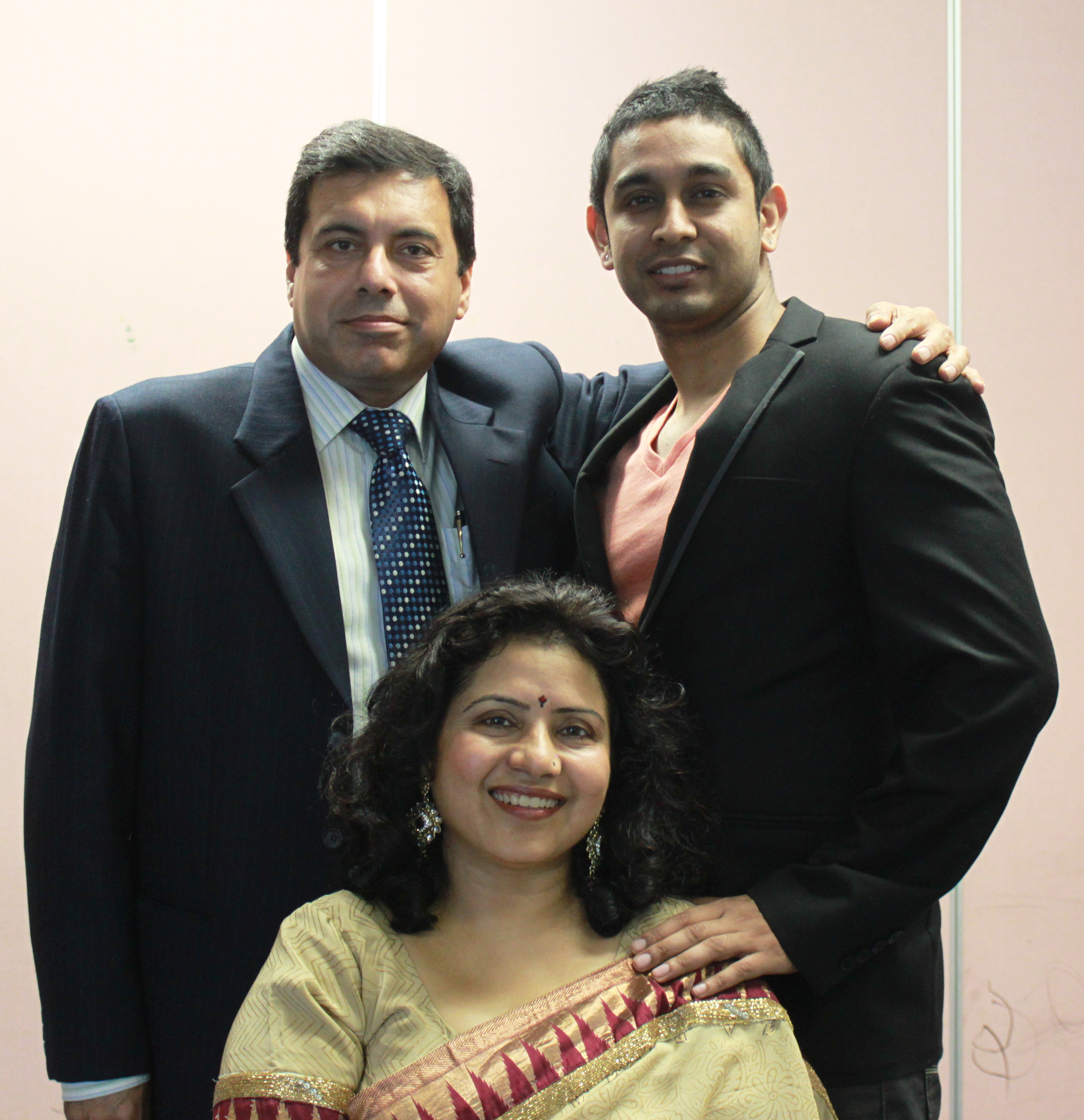 Aishveryaa Nidhi (sitting)with Ravi Chananana (left) and Rickardo Wesley (Right)